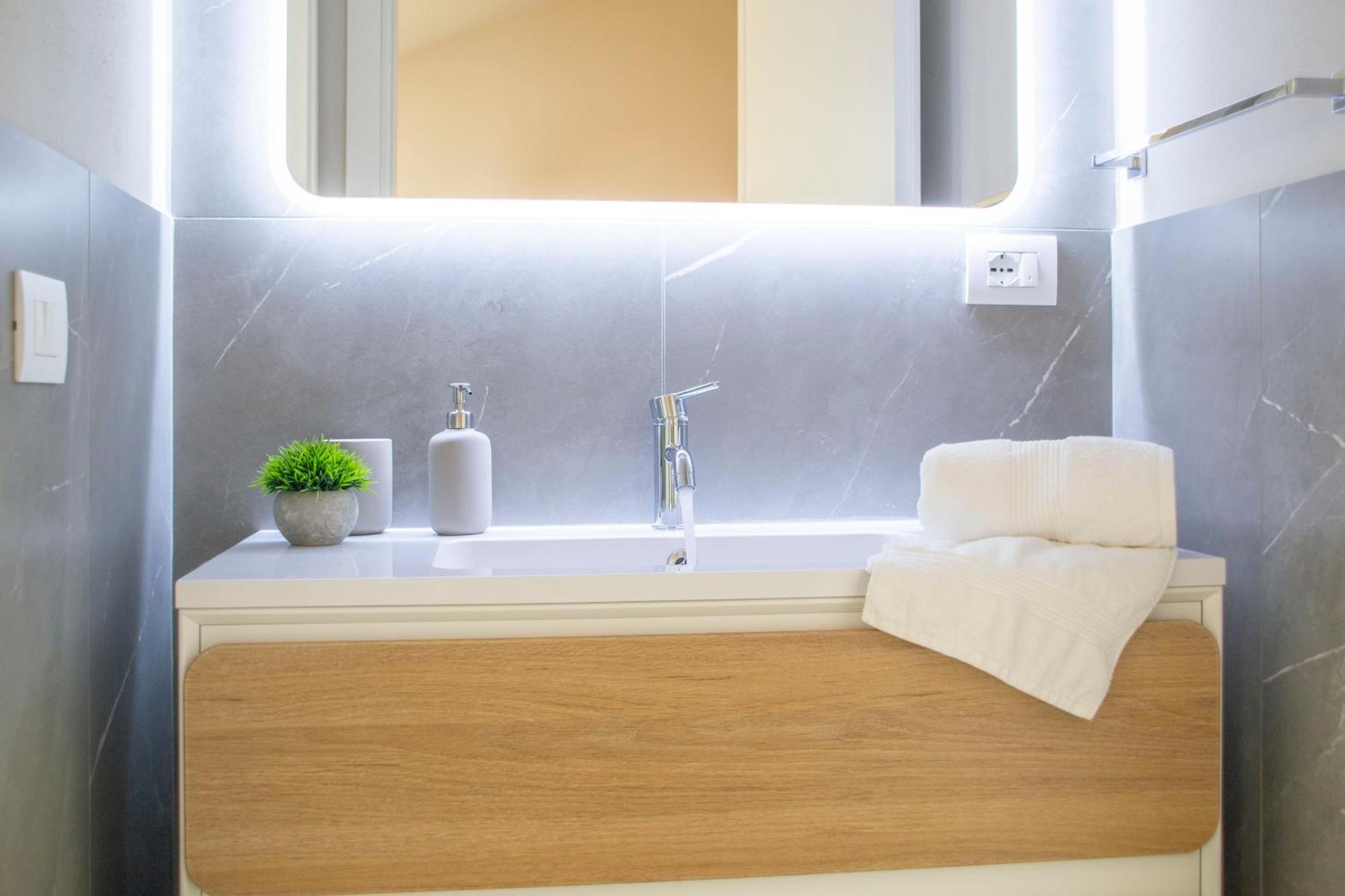 Small Island In Milan Apartment Ngoại thất bức ảnh